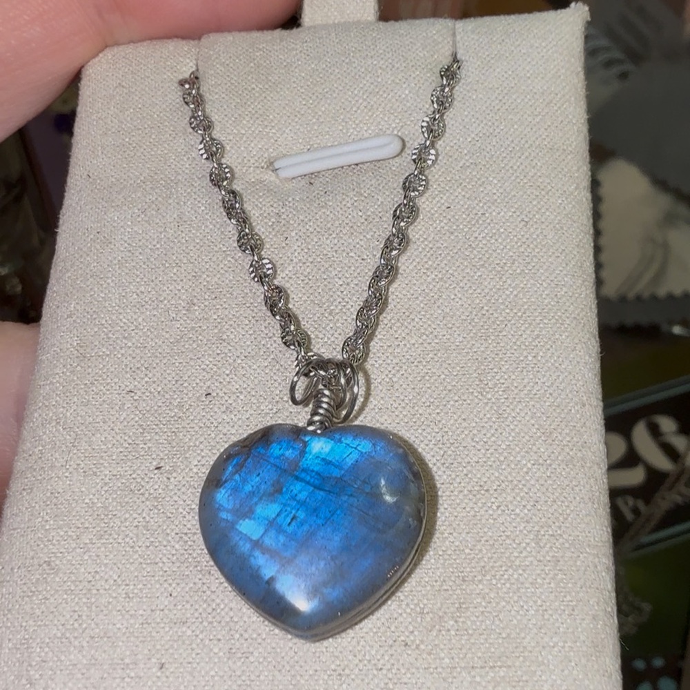 Labradorite heart necklace - Picture 5 of 7